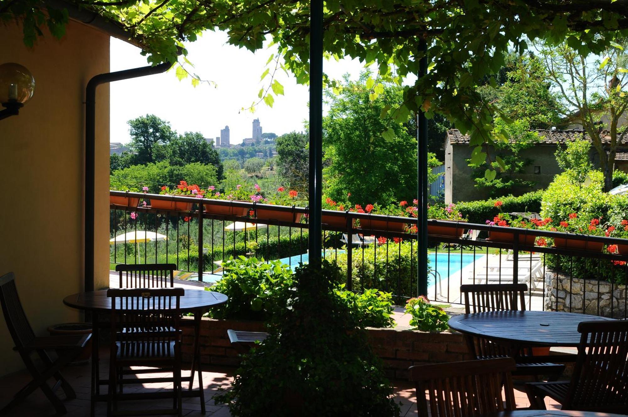 Hotel San Michele Сан-Джиминьяно Экстерьер фото