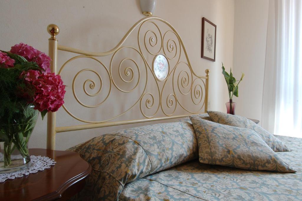 Hotel San Michele Сан-Джиминьяно Номер фото